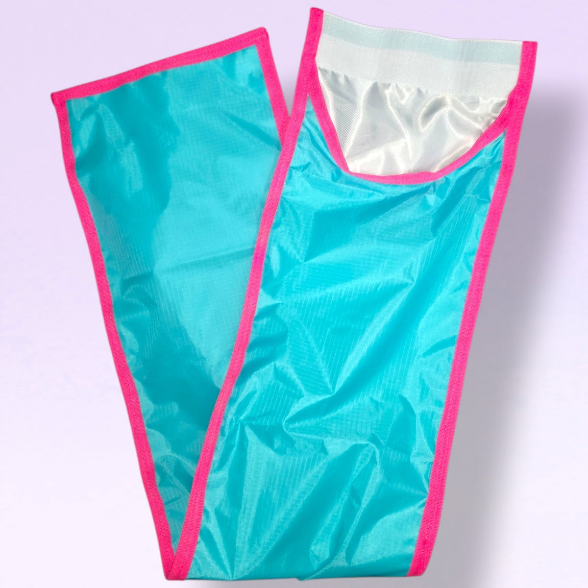 Vivid Turquoise tail bag with Vivid Pink trim on a light purple background